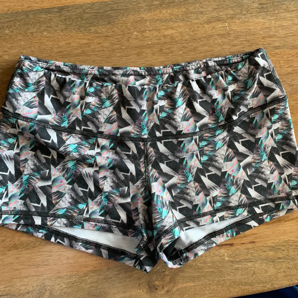 FLEO Black Onyx/Platinum Shorts